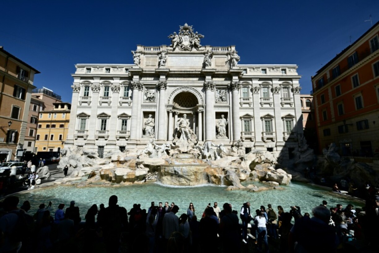 La fontaine de Trevi, réalisée au XVIIIe siècle, a servi de décor à la plus célèbre scène du film