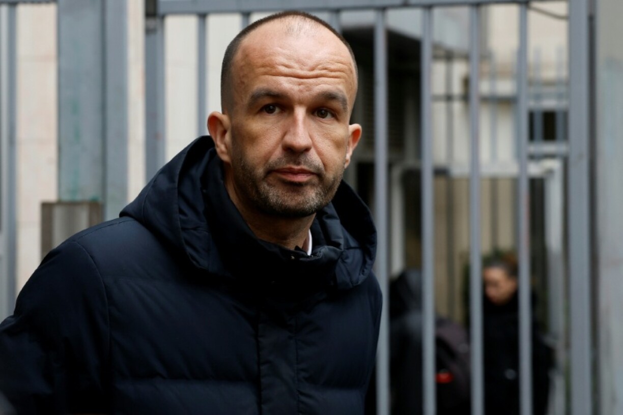 Le coordinateur de LFI Manuel Bompard devant le siège du parti, le 18 février 2026 à Paris