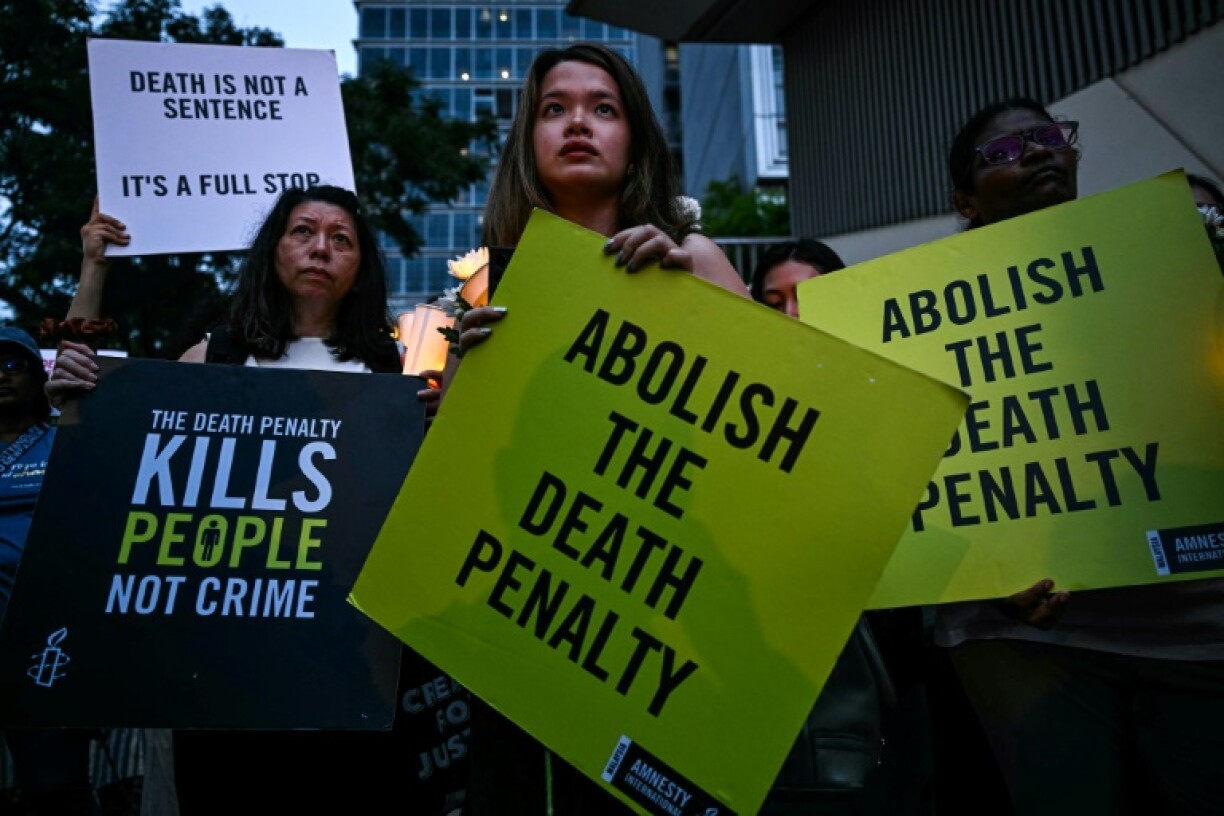 A Singapore court has stayed the execution of a Malaysian man hours before he was due to be hanged for drug trafficking