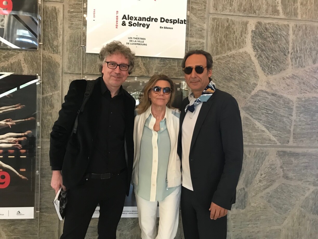 Den Alexandre Desplat mam Solrey an dem Guy Frisch vu Lucilin bei der Saison-Presentatioun am Groussen Theater.