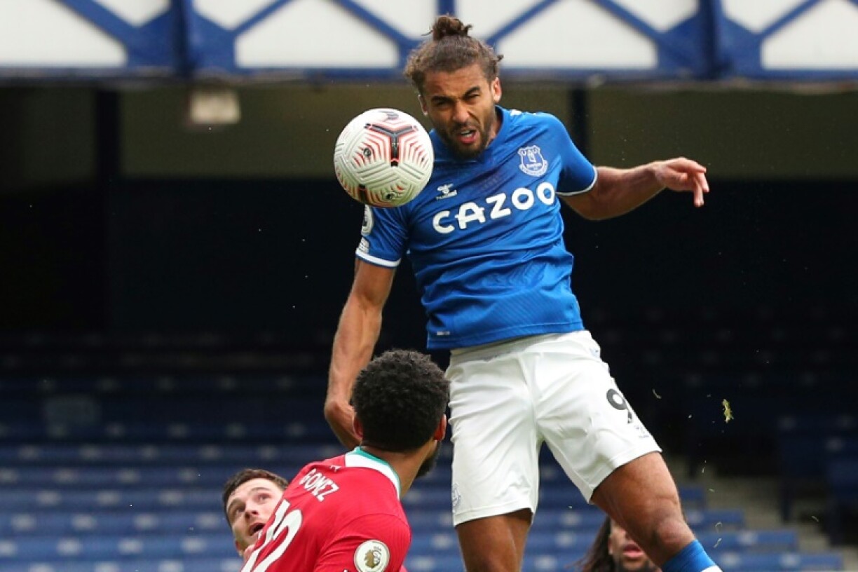 L'attaquant d'Everton, Dominic Calvert-Lewin, égalise de la tête lors du match de Premier League à Liverpool, le 17 octobre 2020