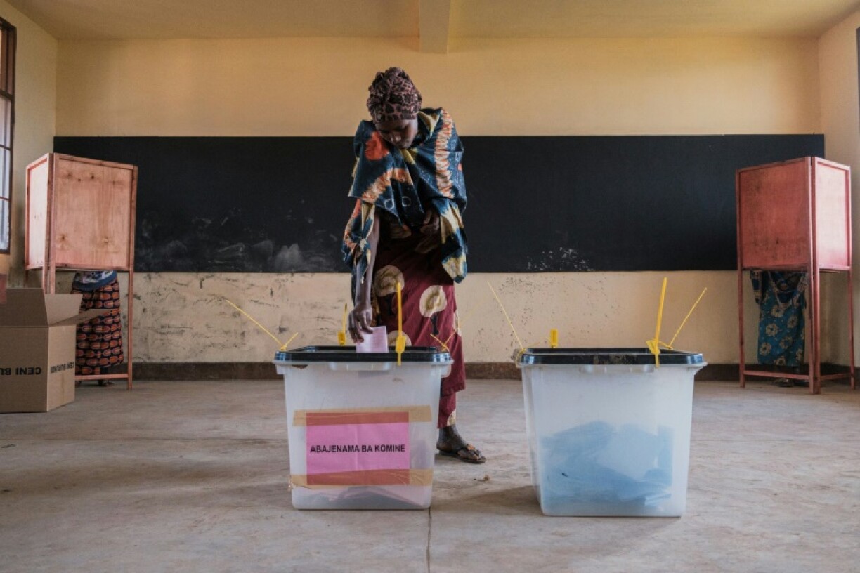 Under a peace agreement signed in 2000, seats in the parliament are split 60-40 between the two ethnic groups, Hutu and Tutsi