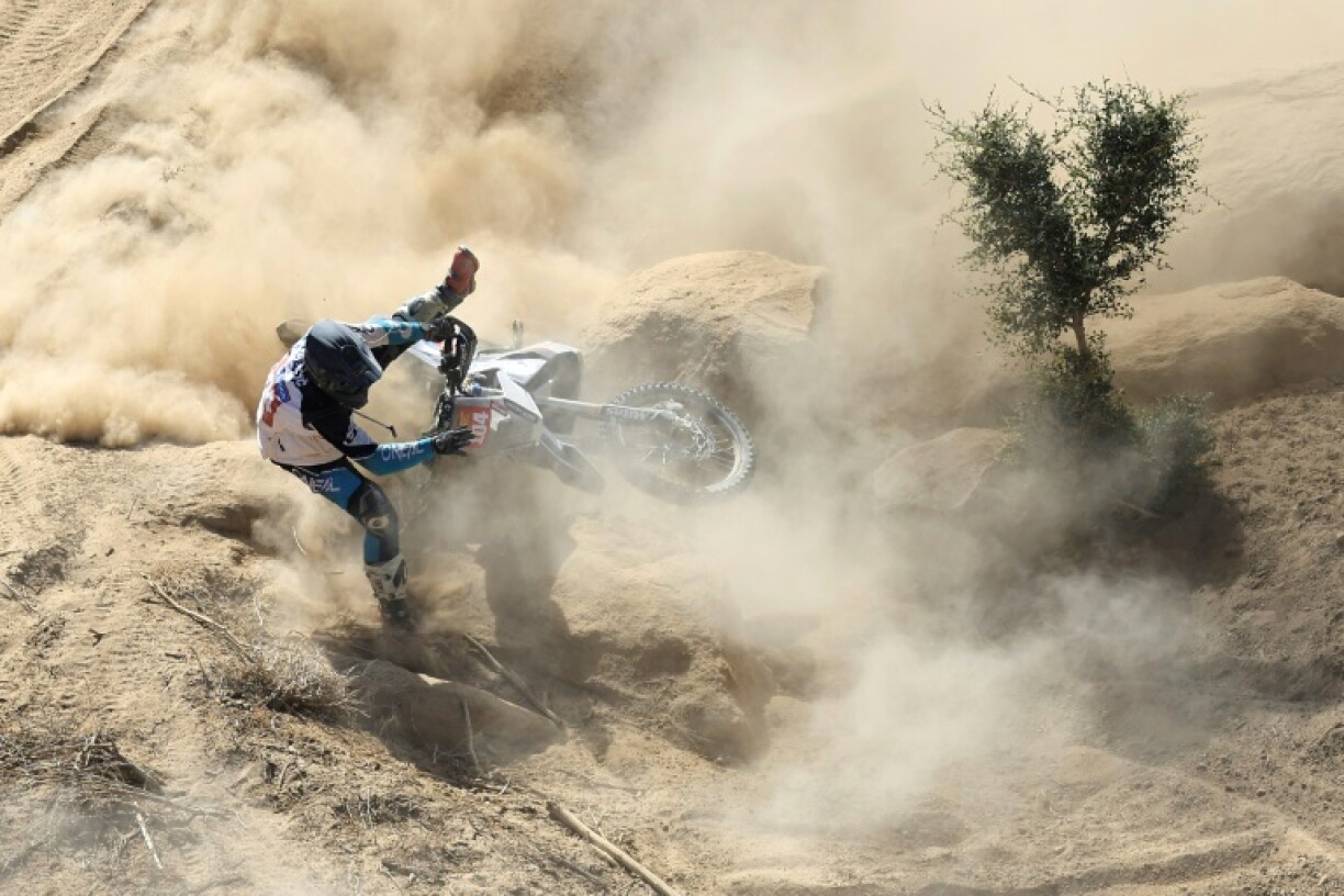 Simon Marcic crashes during the first stage of the 2025 Dakar Rally