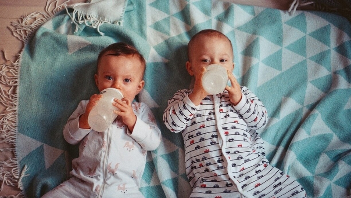Photo d'illustration - Bien que jumeaux, les deux bébés n'auront pas le même âge.