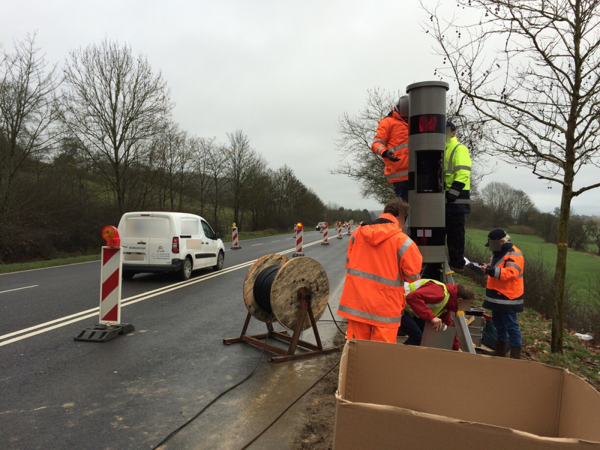 L'installation du radar fixe aux abords de Gonderange en 2015.