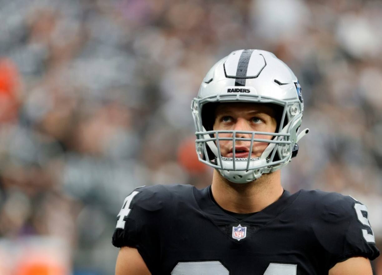 Carl Nassib, des Las Vegas Raiders, avant un match de NFL contre les Chicago Bears le 10 octobre 2021 à Las Vegas