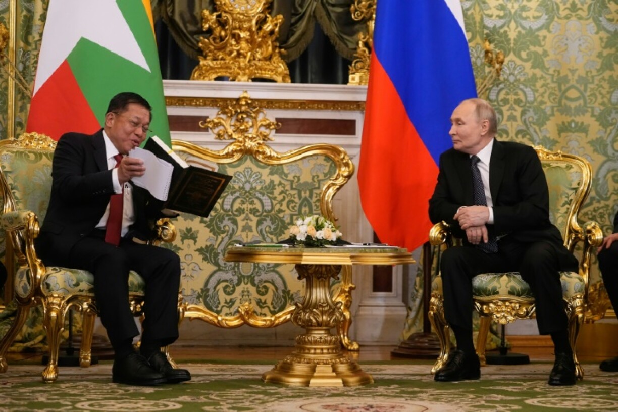 Myanmar's military chief Min Aung Hlaing (L), who seized power in a 2021 coup, saluted Russian President Vladimir Putin (R) as a 'king' and backed Moscow's full-scale military offensive on Ukraine