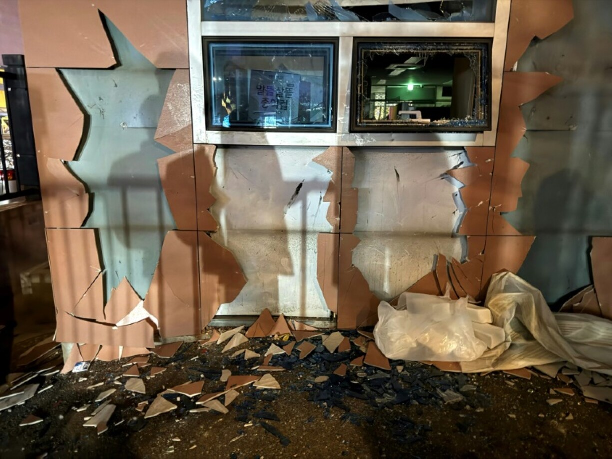 The president's supporters smashed windows and doors as they rushed inside the court