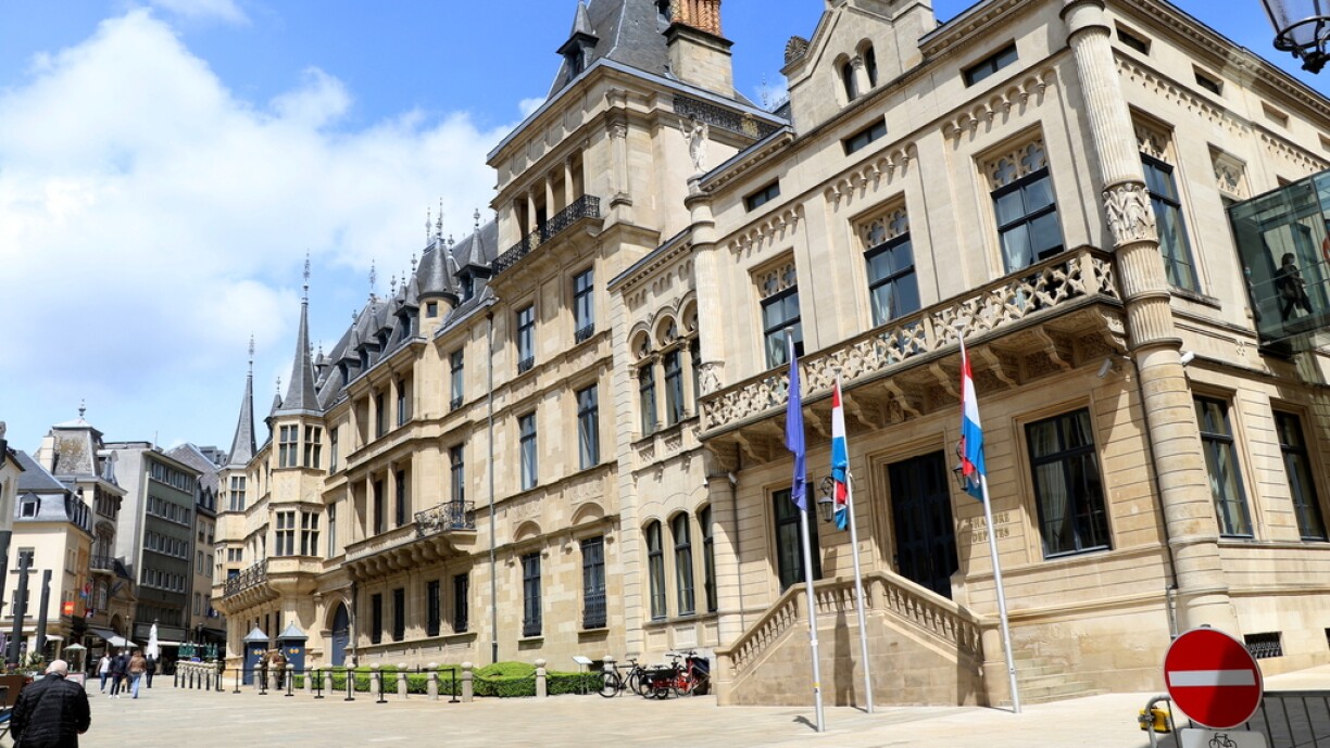 La Chambre des députés et le Palais Grand-Ducal photographiés à Luxembourg