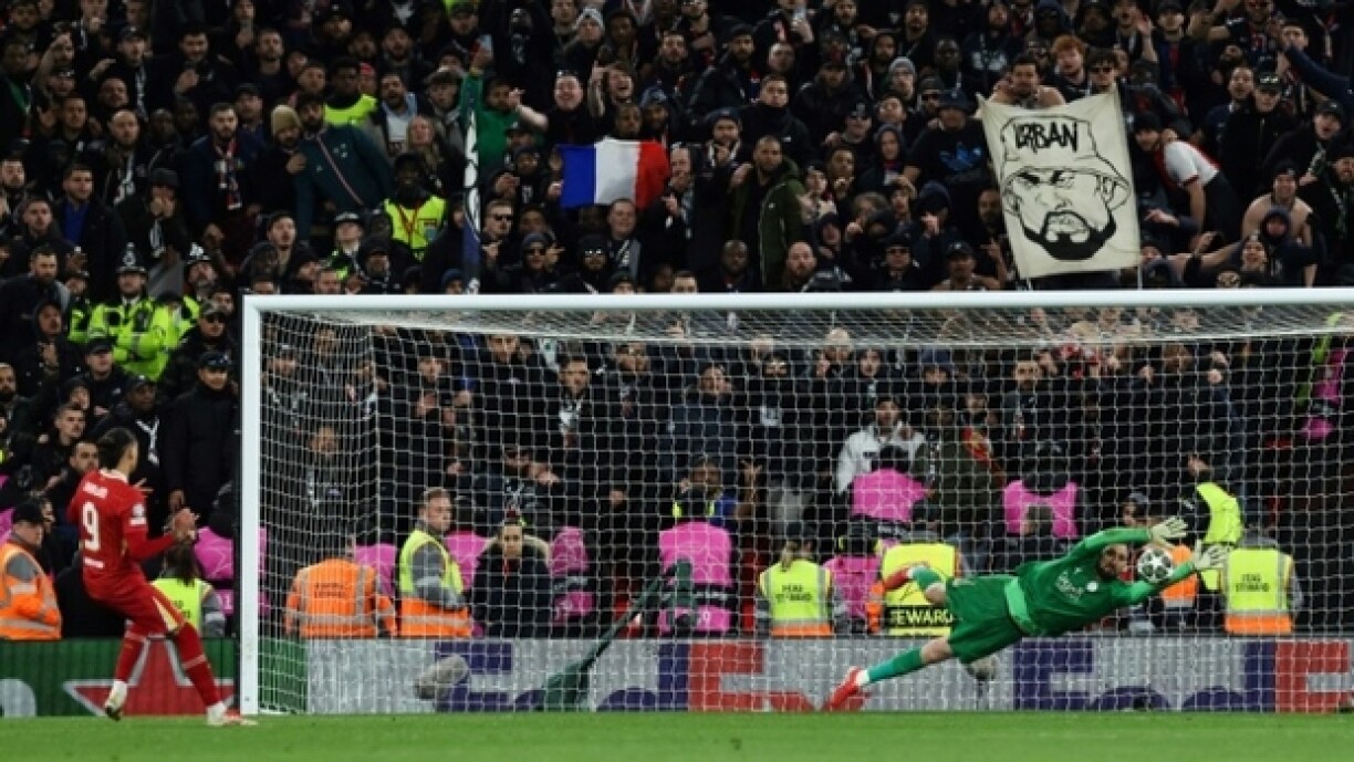 Le gardien parisien Gianluigi Donnarumma décisif dans la séance de tirs au but face à Liverpool à Anfield, le 11 mars 2025