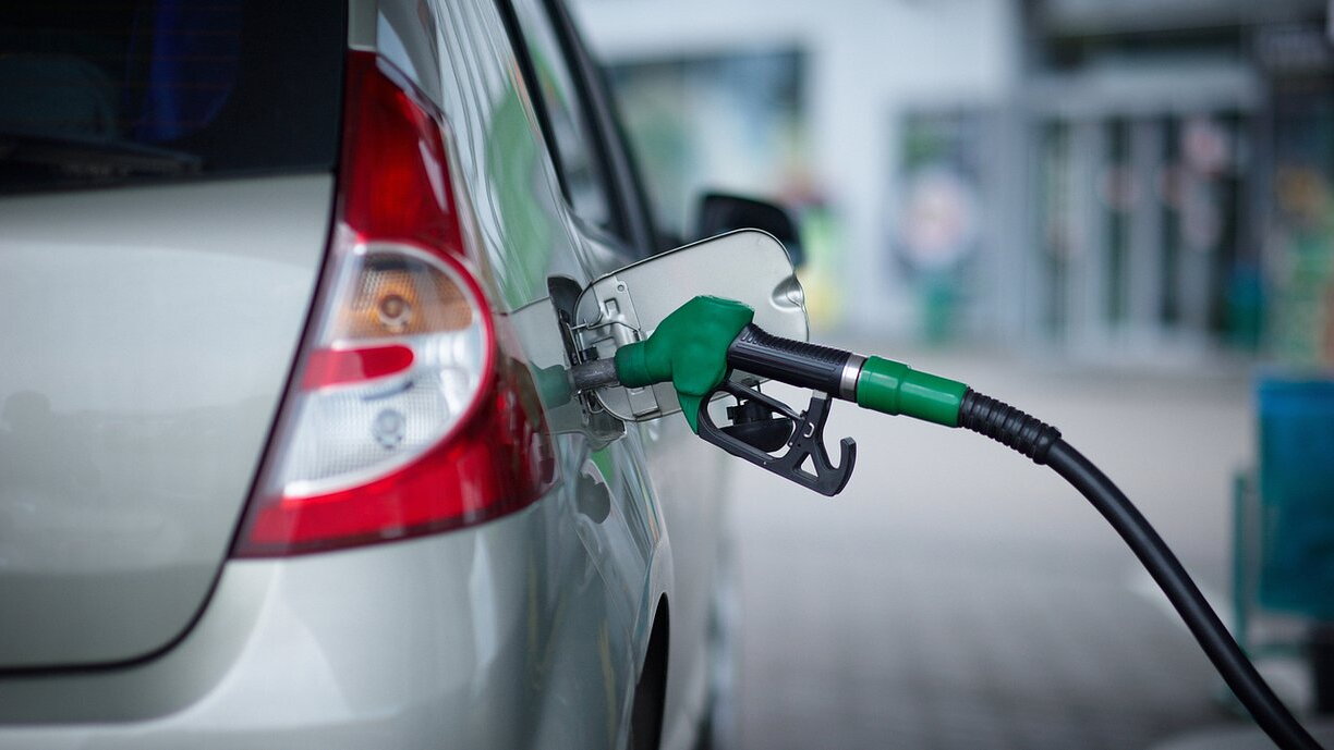 Drop Sum At the pump: Diesel, SuperPlus 98, and EuroSuper 95 prices all drop ...
