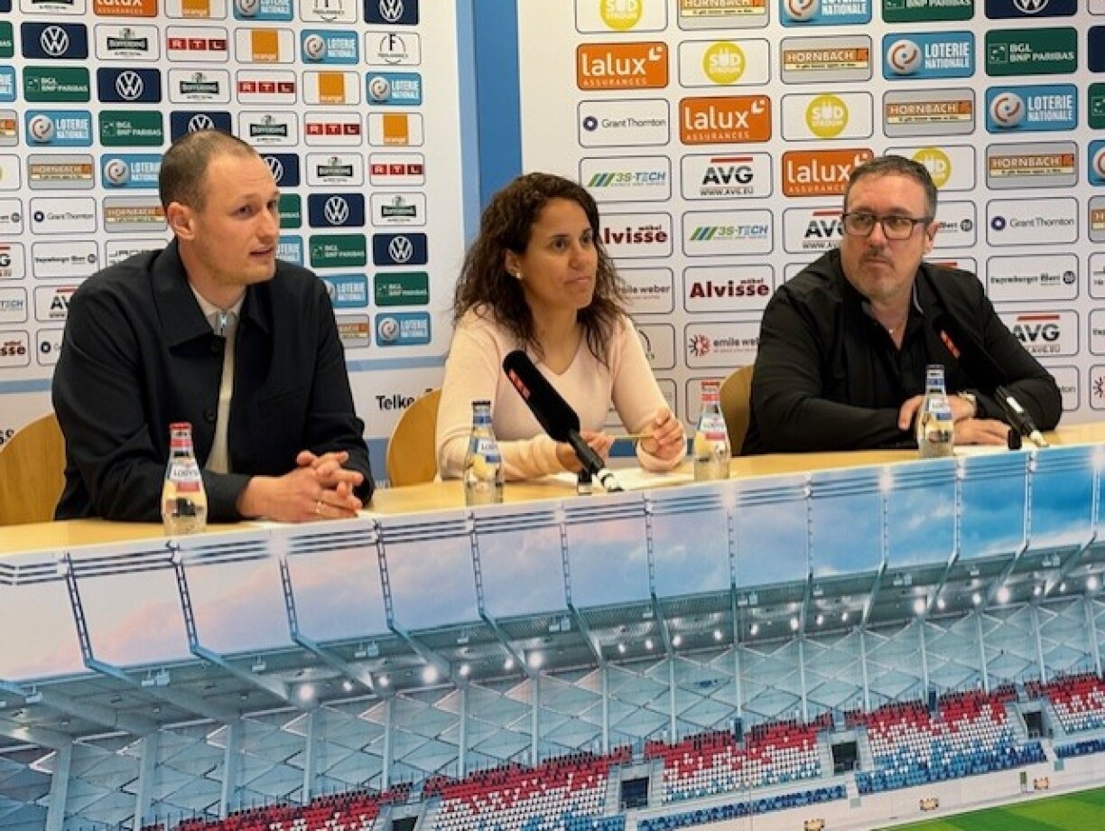 Den Daniel Zirbes an d'Cristina Correia bei der Kader-Presentatioun