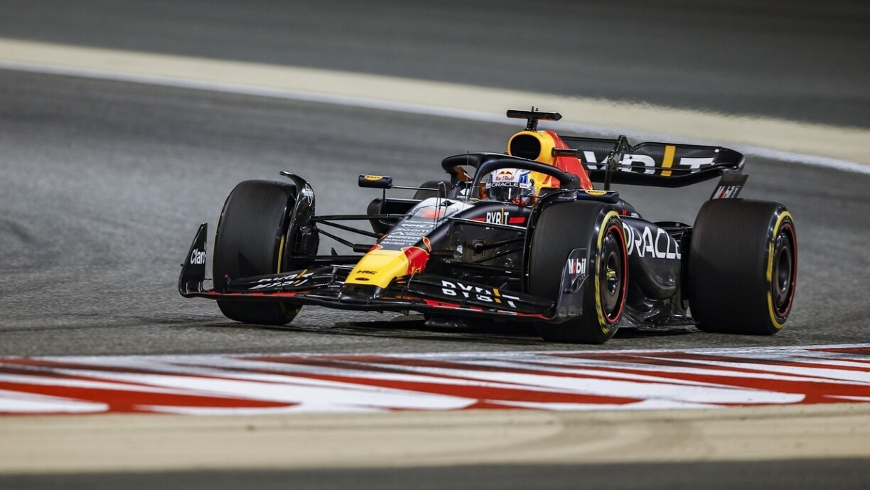Max Verstappen dans sa monoplace Red Bull lors des essais d'hiver de la Formule 1.