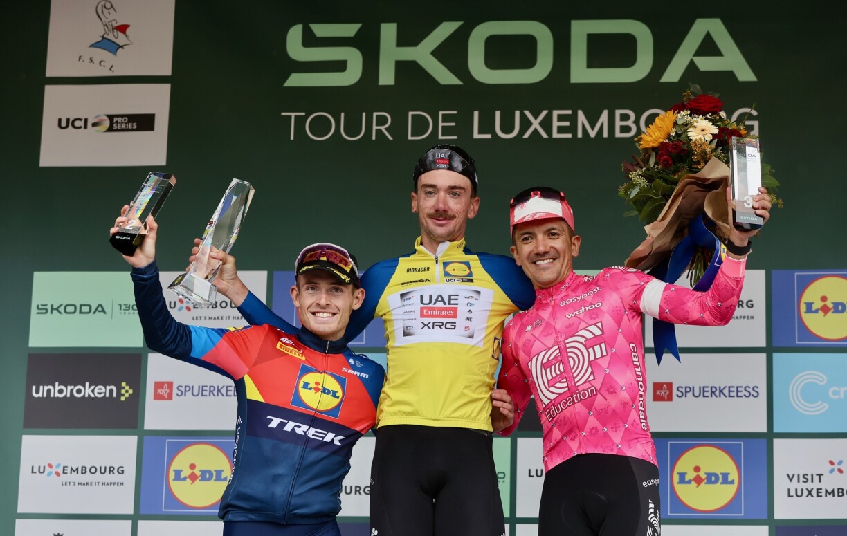 D'Plazen 1, 2 an 3 vum General: Mattias Skjelmose (lénks), Brandon McNulty (Mëtt), Richard Carapaz (riets)