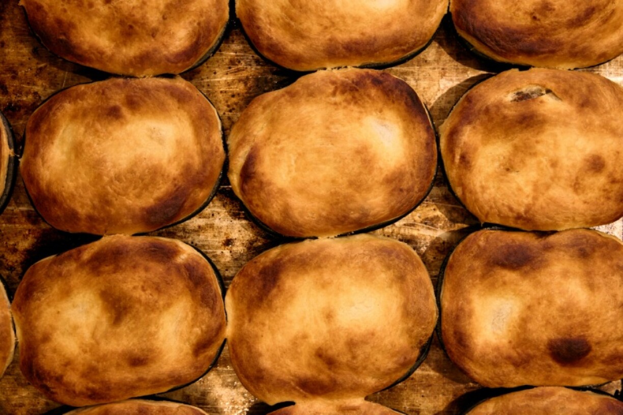 Tradition dictates that pies should be eaten with a spoon and fork