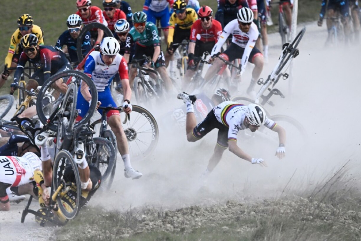 Julian Alaphilippe (Quick-Step) en pleine lors des Strade Bianche le 5 mars 2022, en Toscane (Italie)