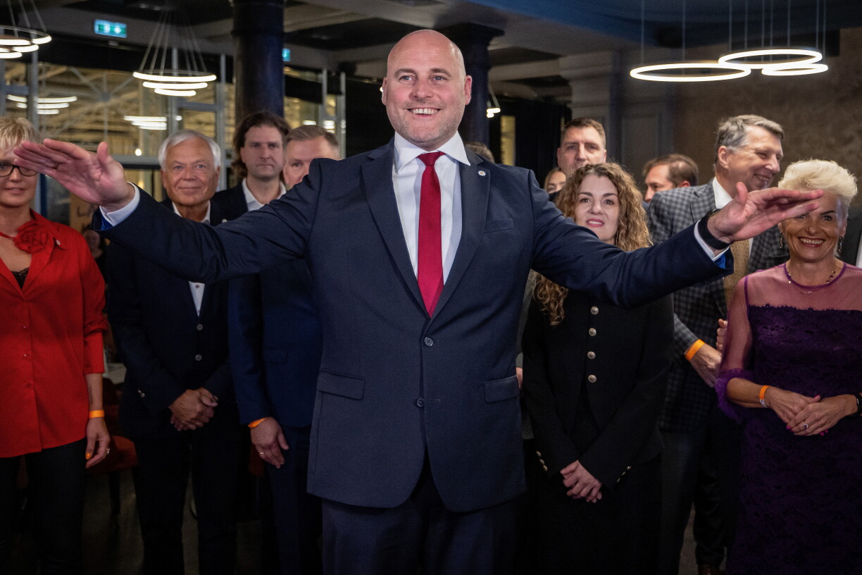 TOPSHOT - Latvia's Prime Minister Andris Kulbergs reacts as he waits for the first exit poll results of the general election during his Apvienotais Saraksts (United List) party’s election night in Riga on October 3, 2026.