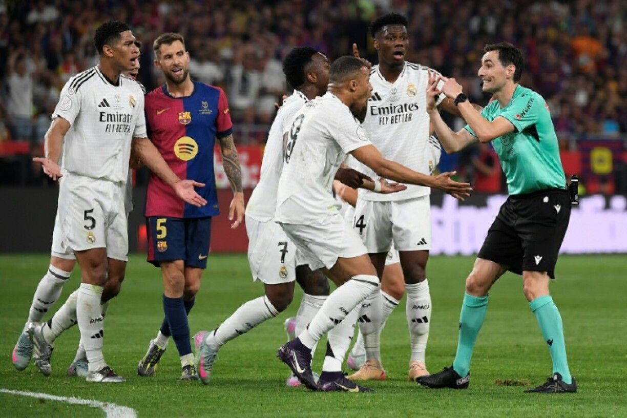 Real Madrid players remonstrate with Spanish referee Ricardo De Burgos Bengoetxea