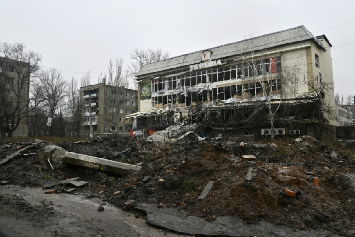 Un bâtiment détruit par une frappe, le 16 décembre 2022 à Bakhmout, dans la région de Donetsk, en Ukraine