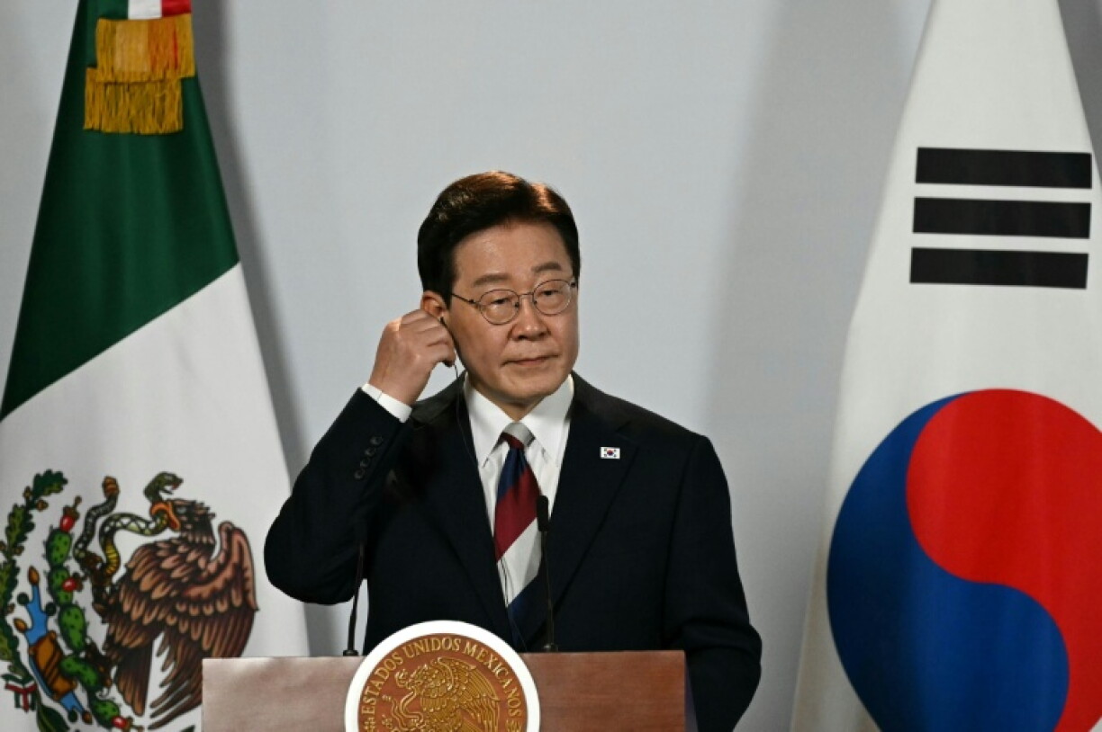 Ukrainian President Volodymyr Zelensky's disclosure last week that his country had sent two North Korean soldiers to the South, adding they were "not easy to capture alive", has sparked a row in Seoul