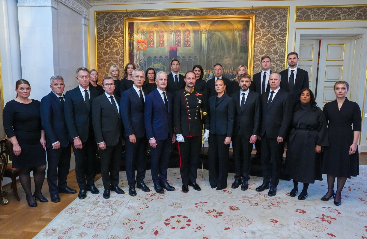 Den neie Kinnek Haakon huet direkt d'Regierung gesi fir eng aussergewéinlech Sëtzung