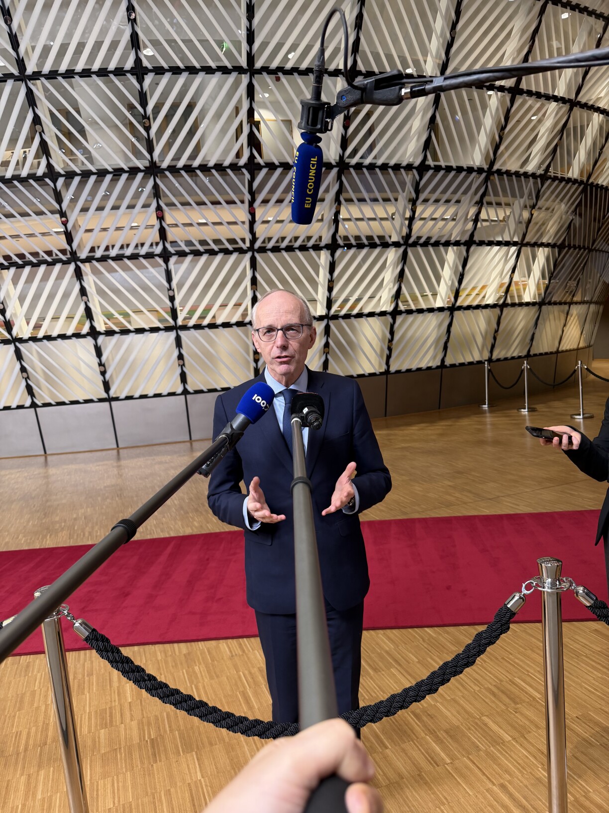 De Premier Luc Frieden um EU-Spezialsommet zu Bréissel den 22. Januar 2026.