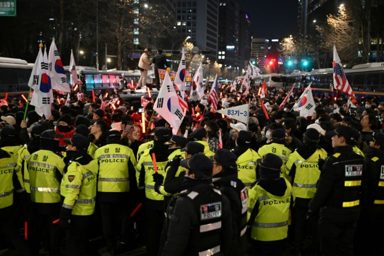 Supporters of impeached South Korean President Yoon Suk Yeol scuffled with police outside a court in Seoul that heard an application to extend his detention
