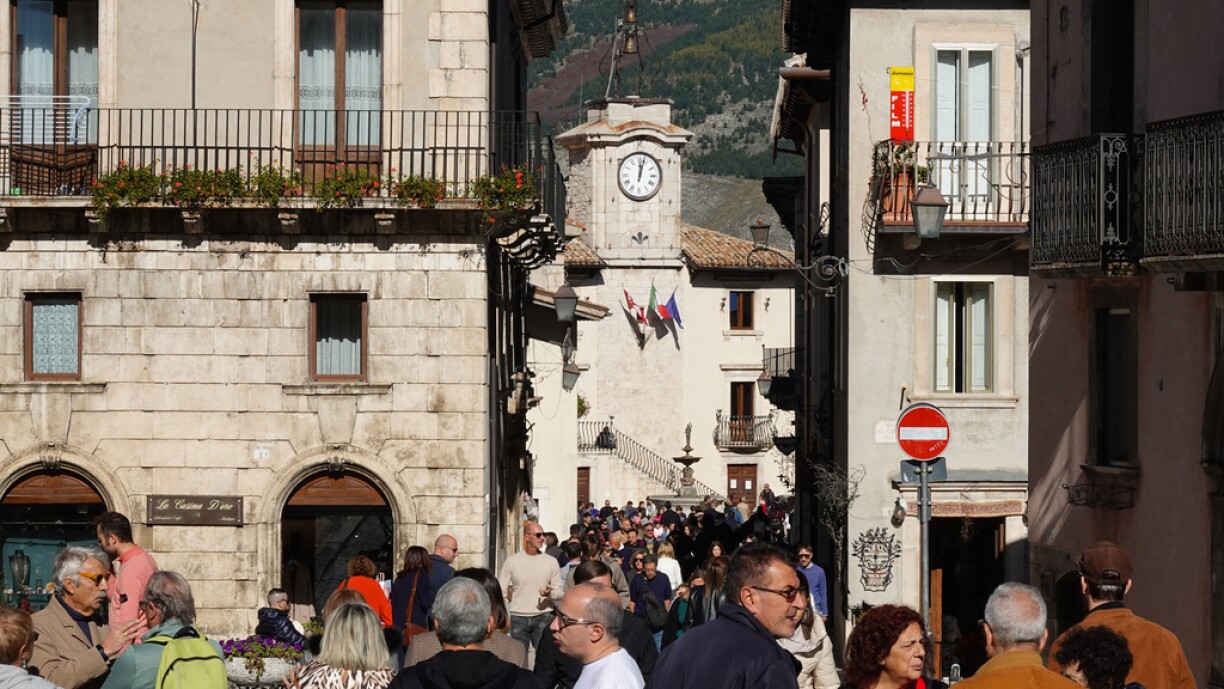 Foto vum Duerf Pescocostanzo an den Abruzzen.