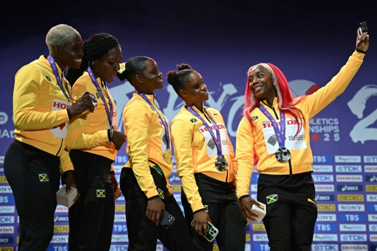 Leader of the pack: Shelly-Ann Fraser-Pryce takes one last picture with her sprint relay teammates
