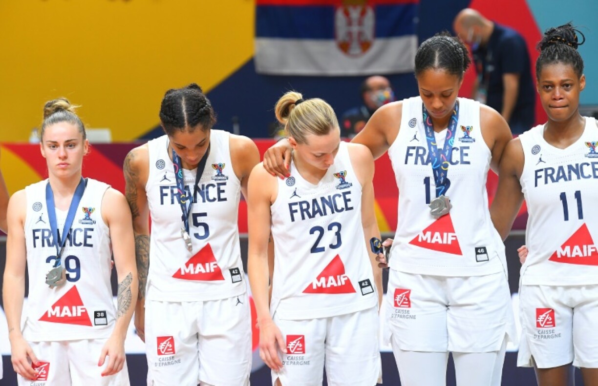 Les Françaises déçues après leur défaite en finale de l'Euro face à la Serbie, à Valence, le 27 juin 2021