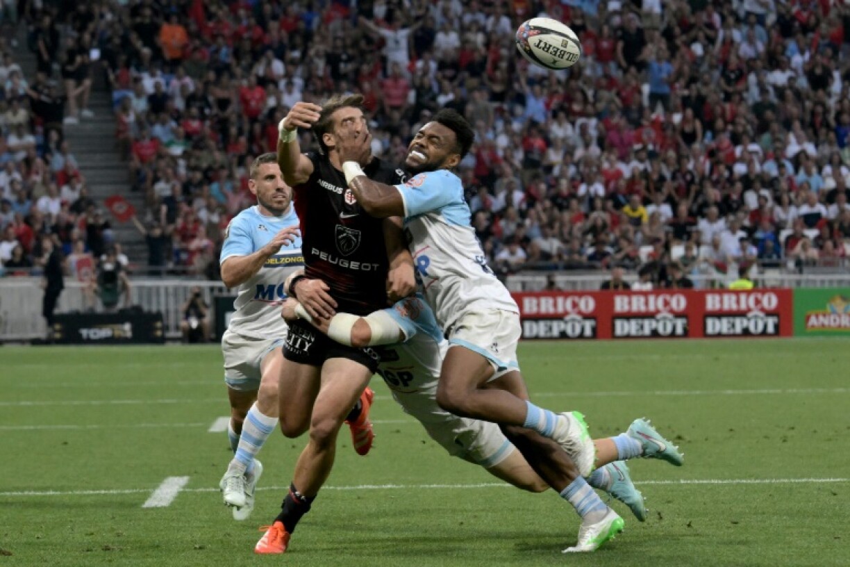 Toulouse's French fly-half Romain Ntamack (C) is tackled during the French Top14 semi-final