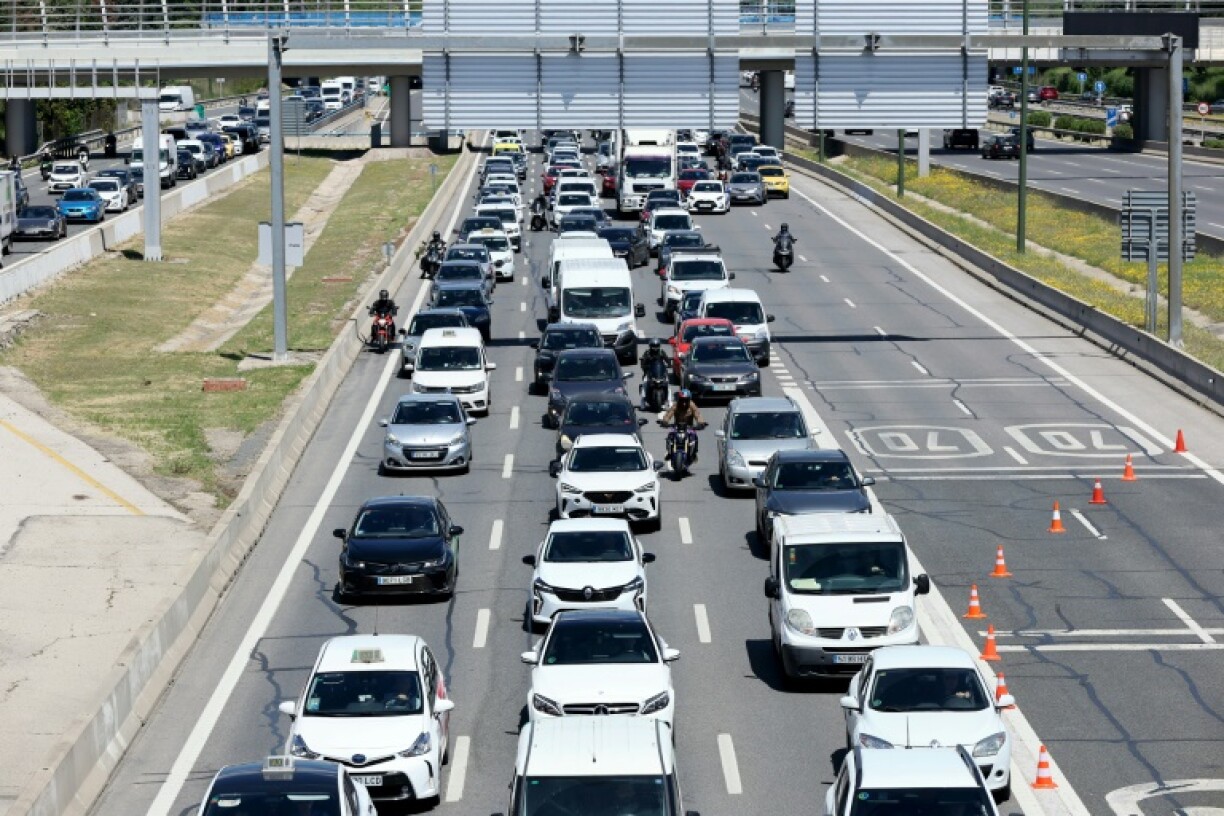 Roads quickly became clogged as traffic lights were knocked out