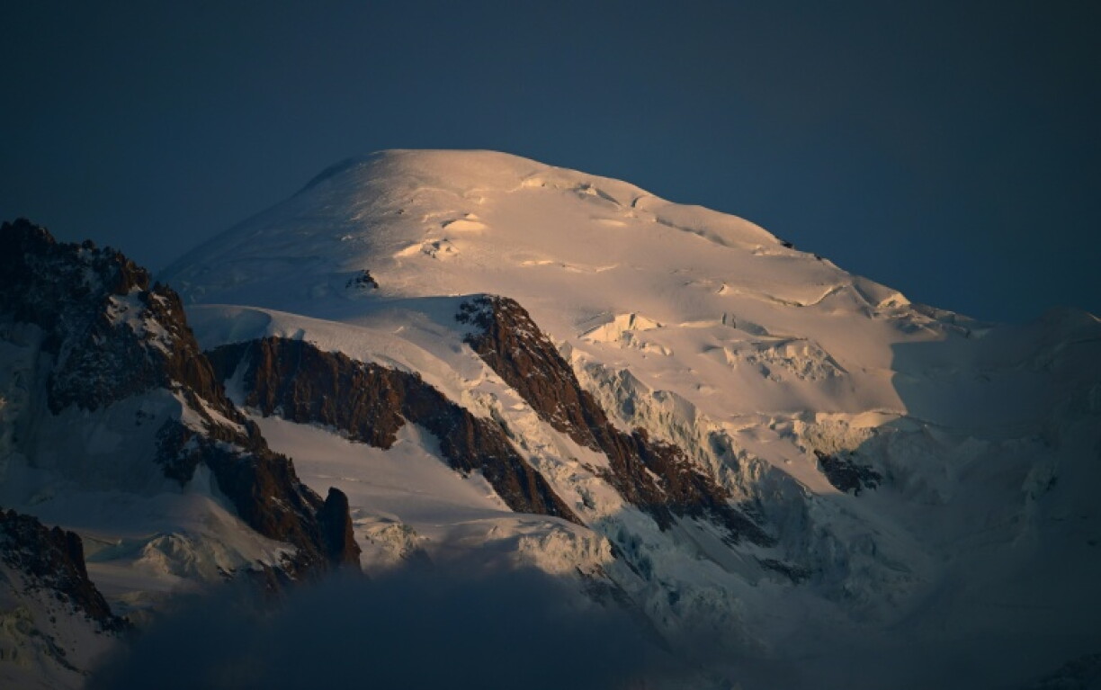 Le mont Blanc a gagné près de deux mètres en épaisseur de glace depuis 2023 pour s'établir à 4.807,47 mètres