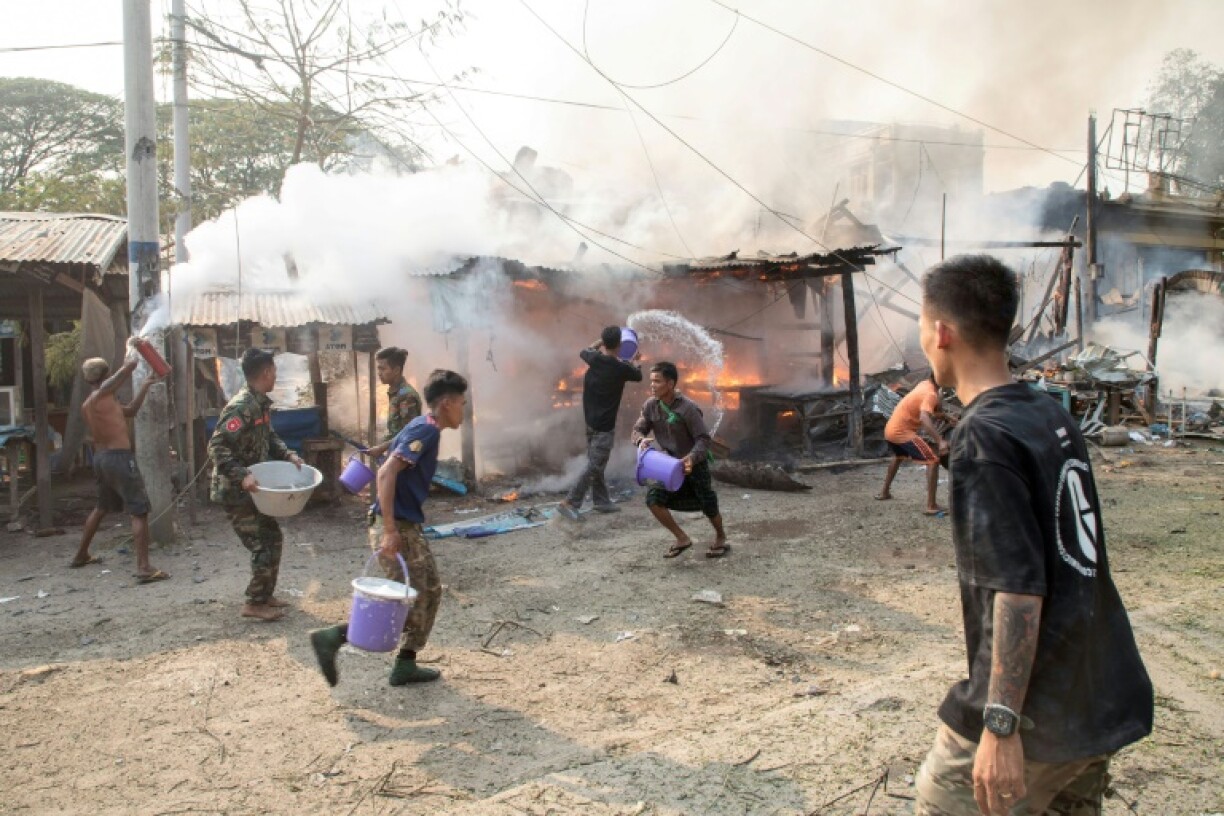 People trying to put out fires in Singu