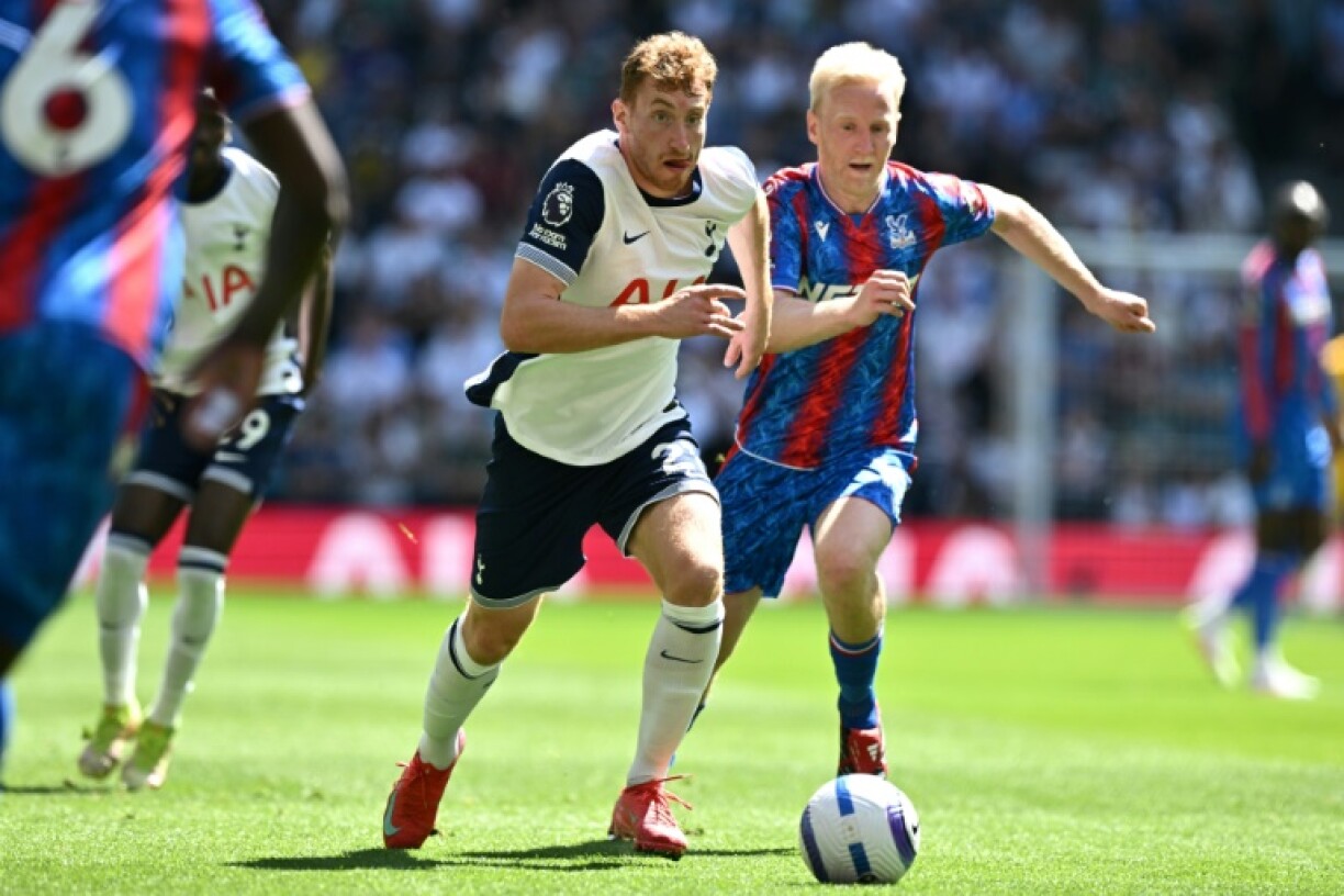 Tottenham's Dejan Kulusevski (L) in action against Crystal Palace