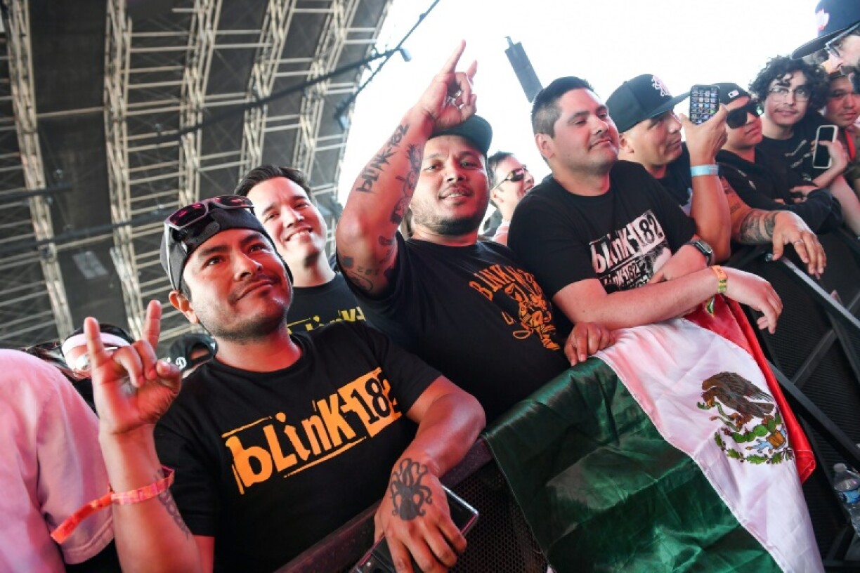 Les fans du groupe Blink-182 au premier jour du festival de la vallée de Coachella en Californie le 14 avril 2023