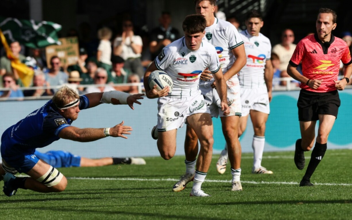 Axel Desperes also scored twice in Pau's win at Vannes