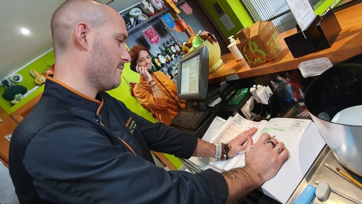 Simon et Fanny doivent souvent composer avec des clients mal élevés. Un vrai casse-tête !