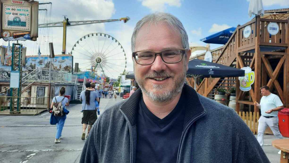 Head of the Public Spaces, Festivals, and Markets Department at the City of Luxembourg, Laurent Schwaller is the conductor of the fair, so to speak.