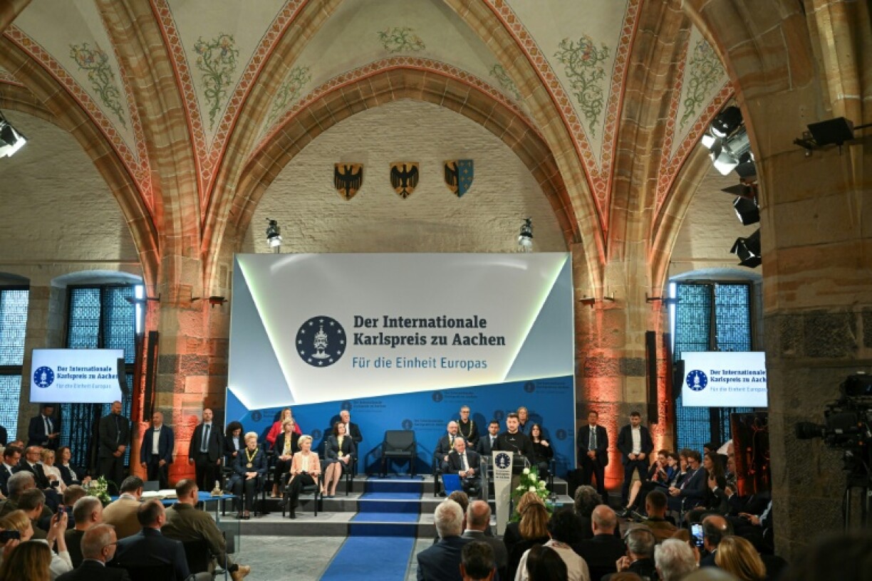 D'Karlspräisiwwerreechung an der Oochener Märei.