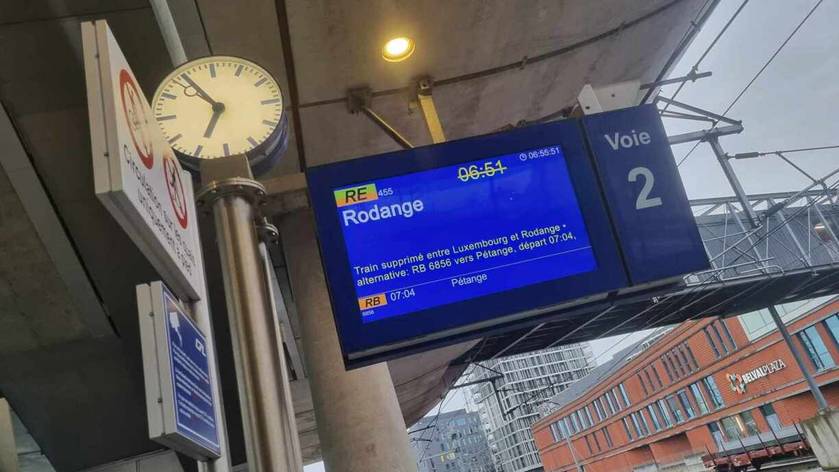 Un voyageur a constaté sur le quai que les trains étaient très perturbés entre Luxembourg et Rodange.