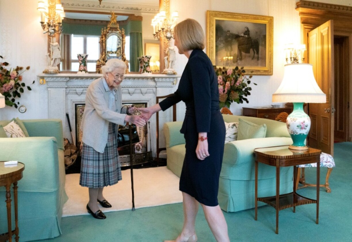 La reine Elizabeth II et la première ministre britannique Liz Truss se rencontrent au château de Balmoral, le 6 septembre 2022 en Ecosse.