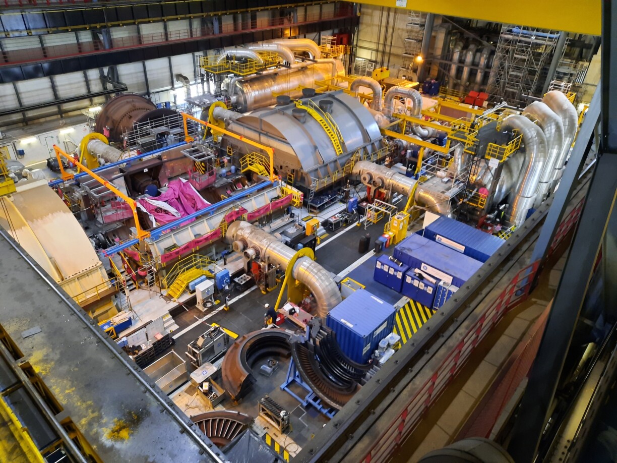 Visite décennale de l'unité 3 de la centrale de Cattenom, ici avec l'alternateur et la turbine de la salle des machines.