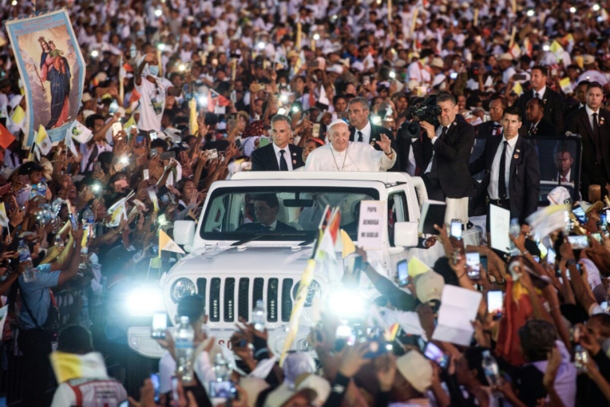Le pape François à bord de la