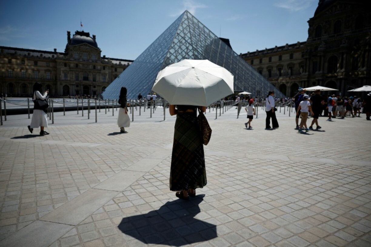 Louvre officials are hoping to raise $900,000
