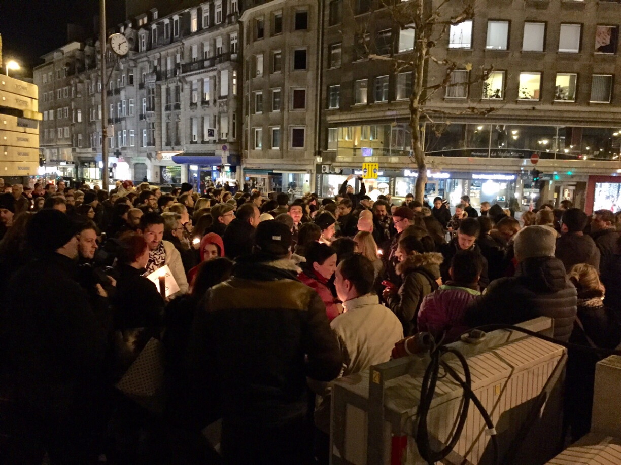 Un rassemblement sur la place de Paris au mois de novembre 2019