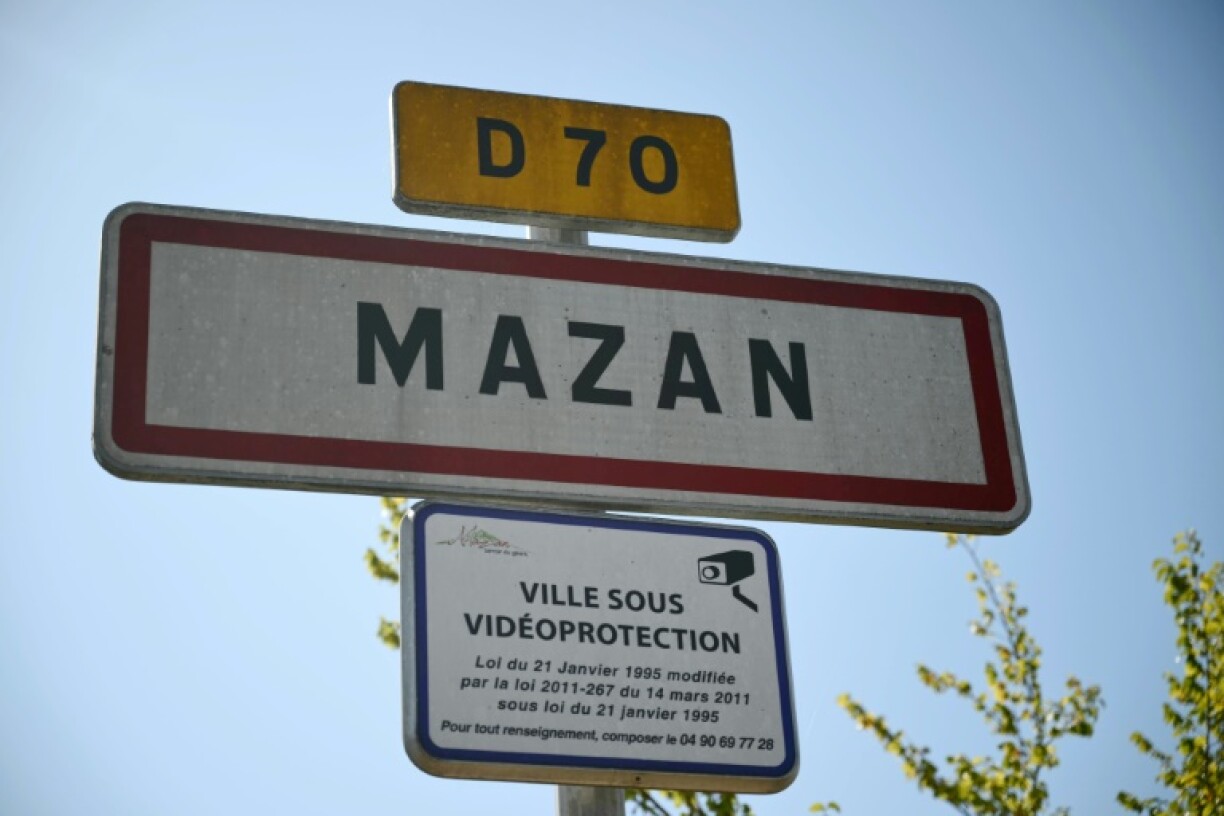 Un panneau de signalisation à l'entrée de la ville de Mazan, dans le sud de la France, le 2 septembre 2024