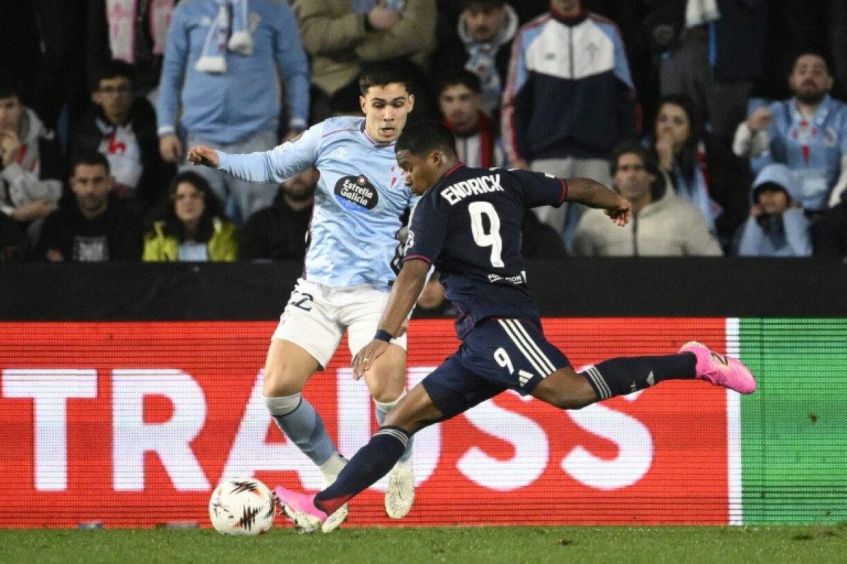 Endrick, l'attaquant brésilien de Lyon, contre le Celta Vigo en Ligue Europa le 12 mars 2026 au stade Balaidos à Vigo