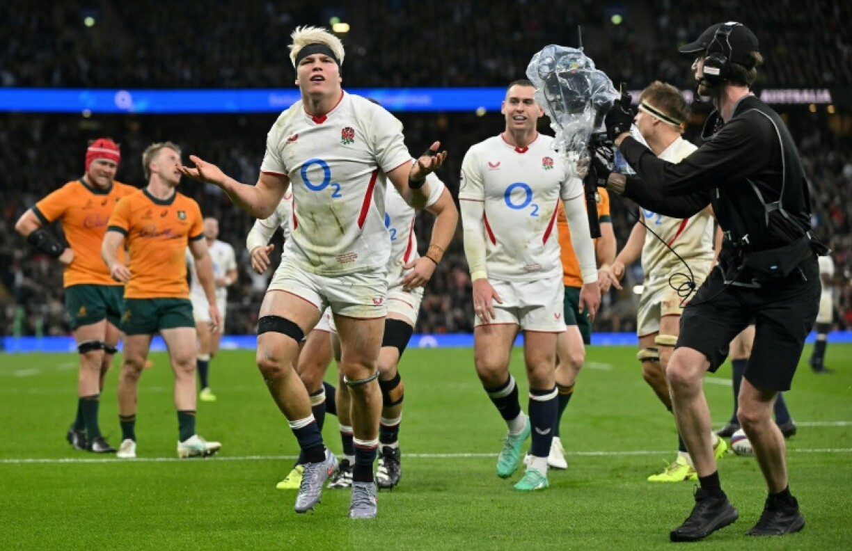 England's Henry Pollock (C) celebrates after scoring a try against Australia at Twickenham