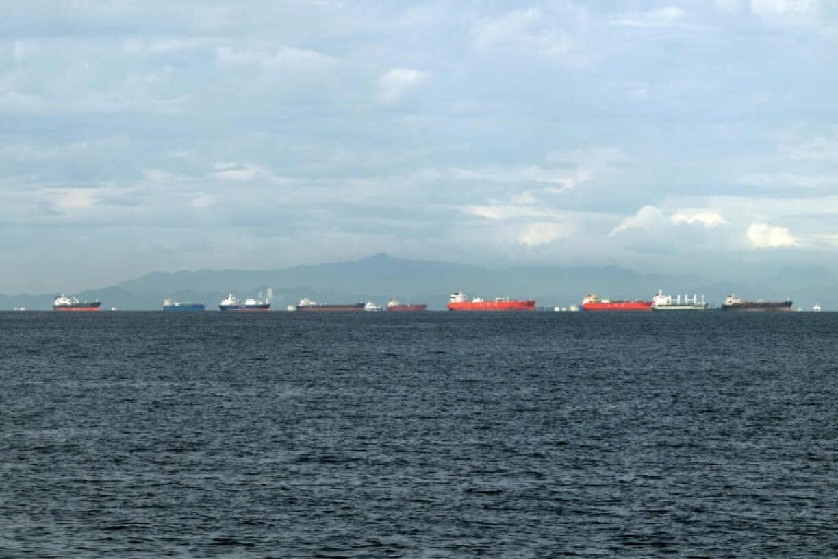 Wegen des Klimaphänomens El Niño plant Panama, die Zahl der täglichen Durchfahrten durch den Panamakanal weiter zu reduzieren. Ab Oktober soll es täglich im Schnitt nur noch 29,5 Passagen geben, wie aus einem Parlamentsantrag hervorgeht.